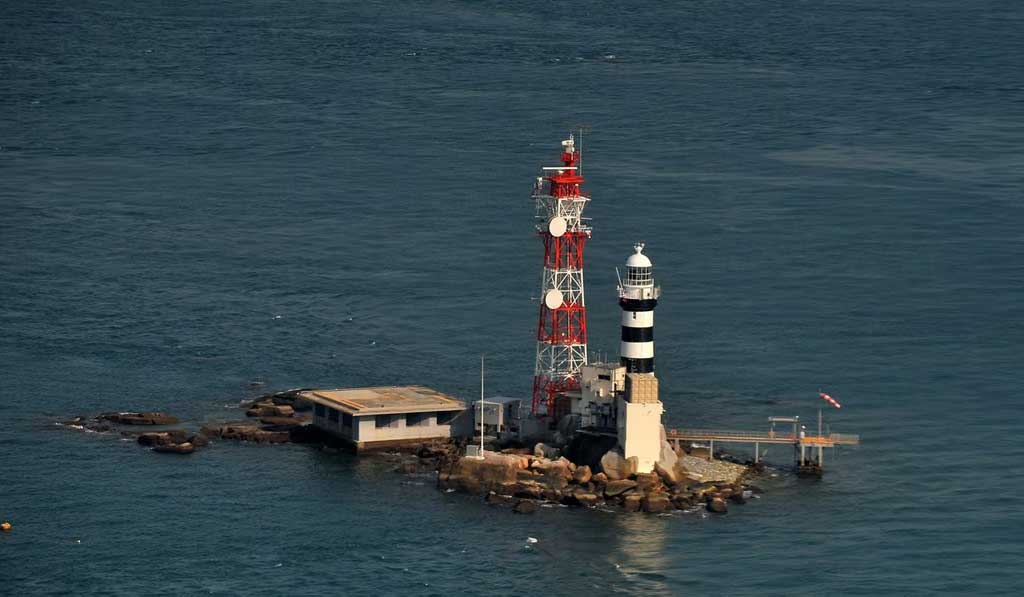 Middle rocks lighthouse